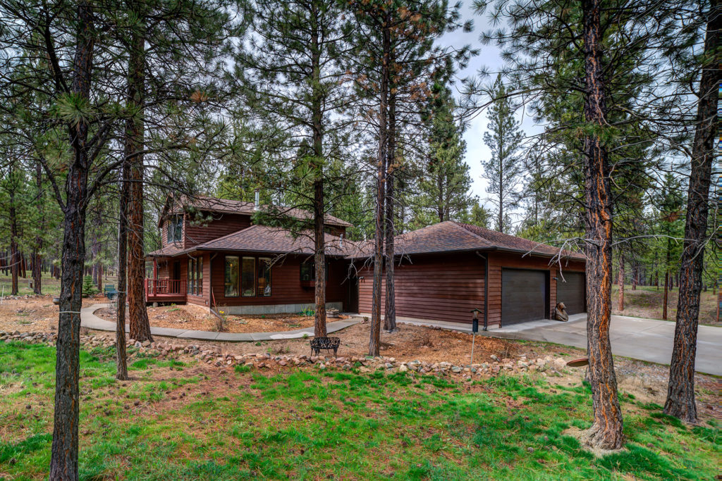 29100 Camp Run Road, Bonner MT Cole Bergquist/Rebecca Donnelly Team